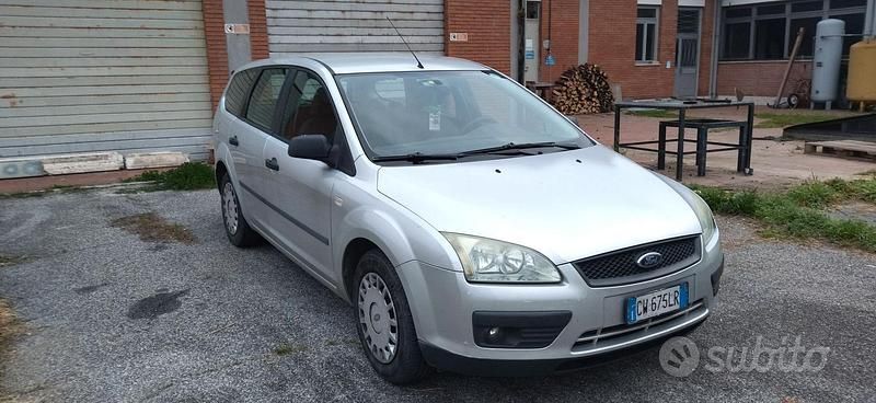 Usata Ford Focus 90 CV (66 kW) 2005 Grigio Station wagon