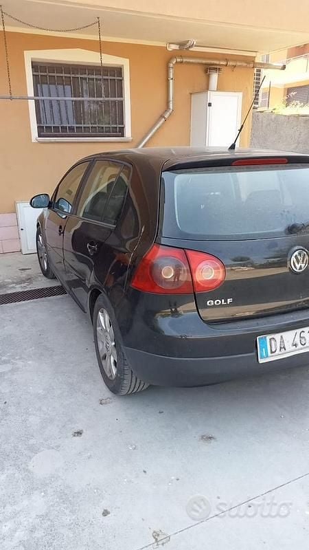 Usata VW Golf V 101 CV (74 kW) 2007 Nero Utilitaria