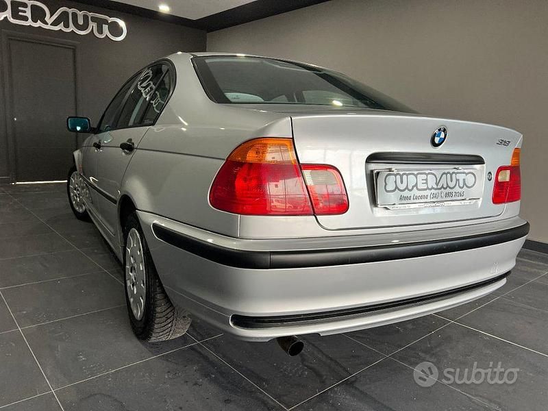 Usata BMW 318 Efficient Dynamics 118 CV (86 kW) 1999 Argento Berlina