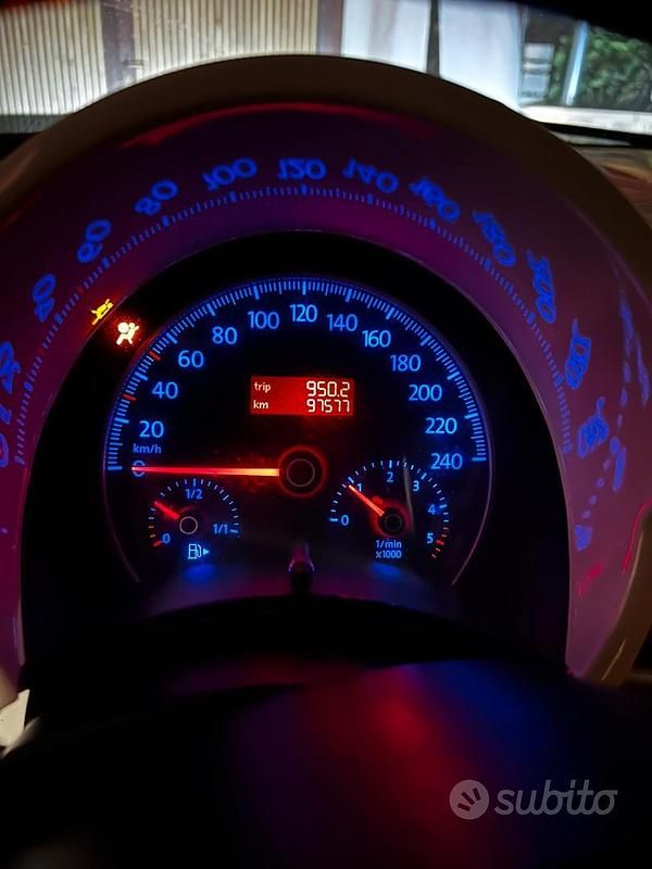 Usata VW New Beetle 105 CV (77 kW) 2007 Bianco Utilitaria