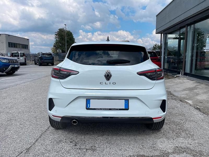 Usata Renault Clio V Techno 91 CV (66 kW) 2024 Bianco Berlina