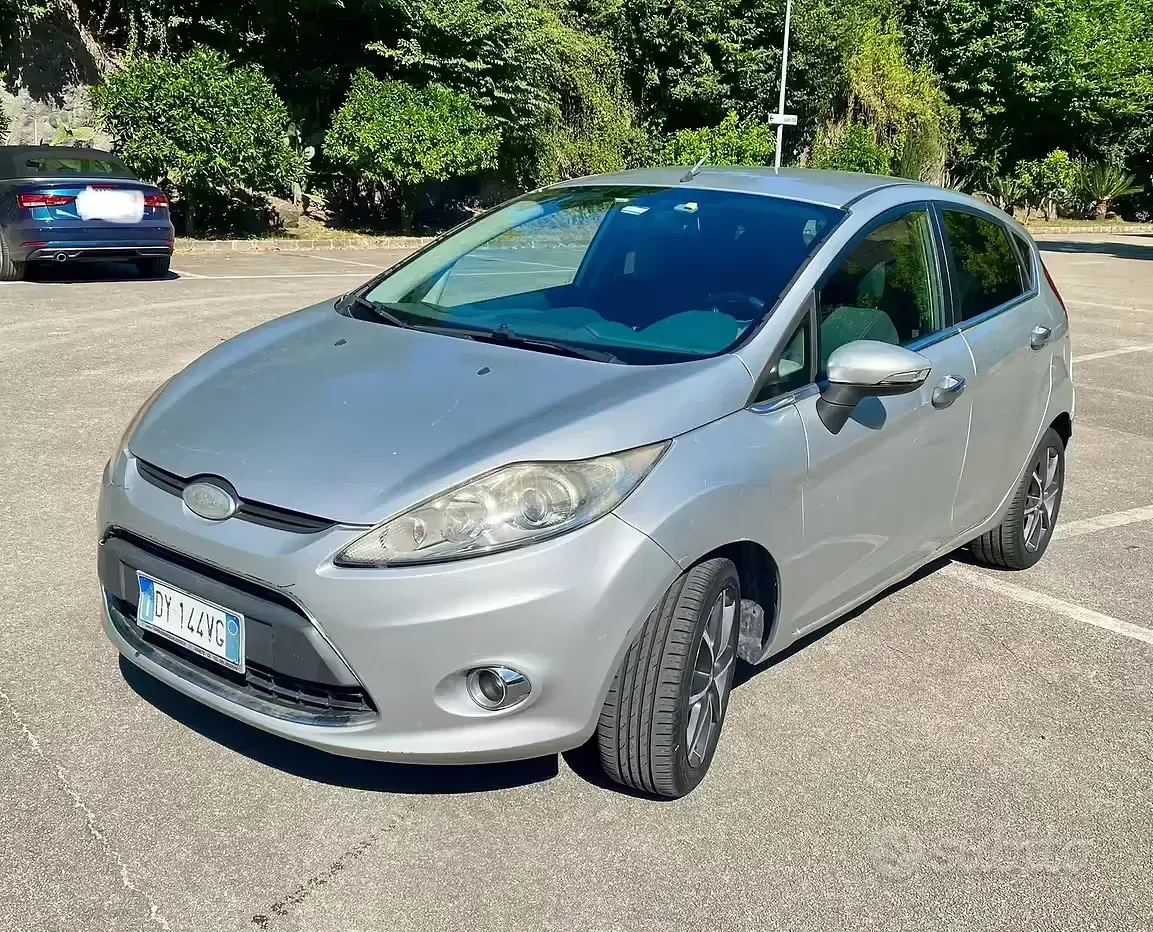 Usata Ford Fiesta 97 CV (71 kW) 2009 Grigio Berlina