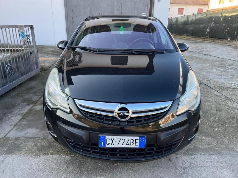 Usata Opel Corsa 86 CV (63 kW) 2013 Nero Berlina