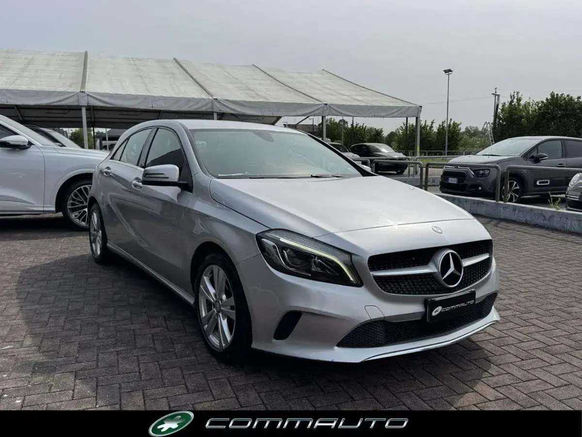 Usata Mercedes A180 109 CV (80 kW) 2016 Grigio Utilitaria