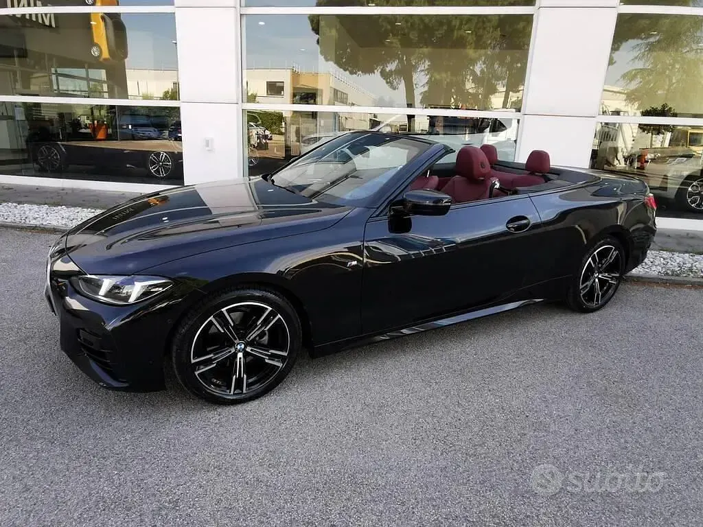 Usata BMW 420 M Sport 190 CV (139 kW) 2024 Black sapphire metallizzato Cabrio