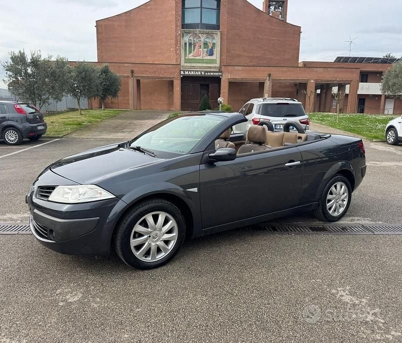 Usata Renault Mégane Cabriolet Luxe 106 CV (77 kW) 2006 Grigio Cabrio