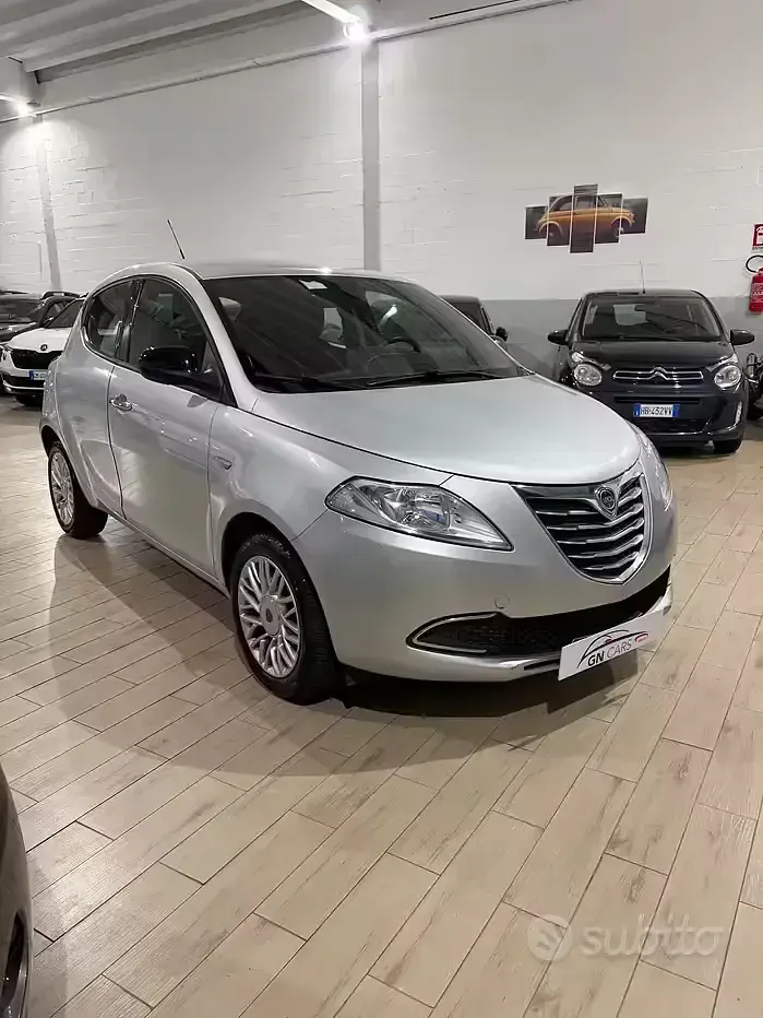 Usata Lancia Ypsilon 85 CV (62 kW) 2015 Grigio Utilitaria