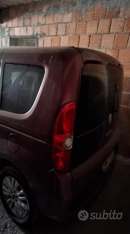 Usata Fiat Doblò 135 CV (99 kW) 2010 Rosso Monovolume