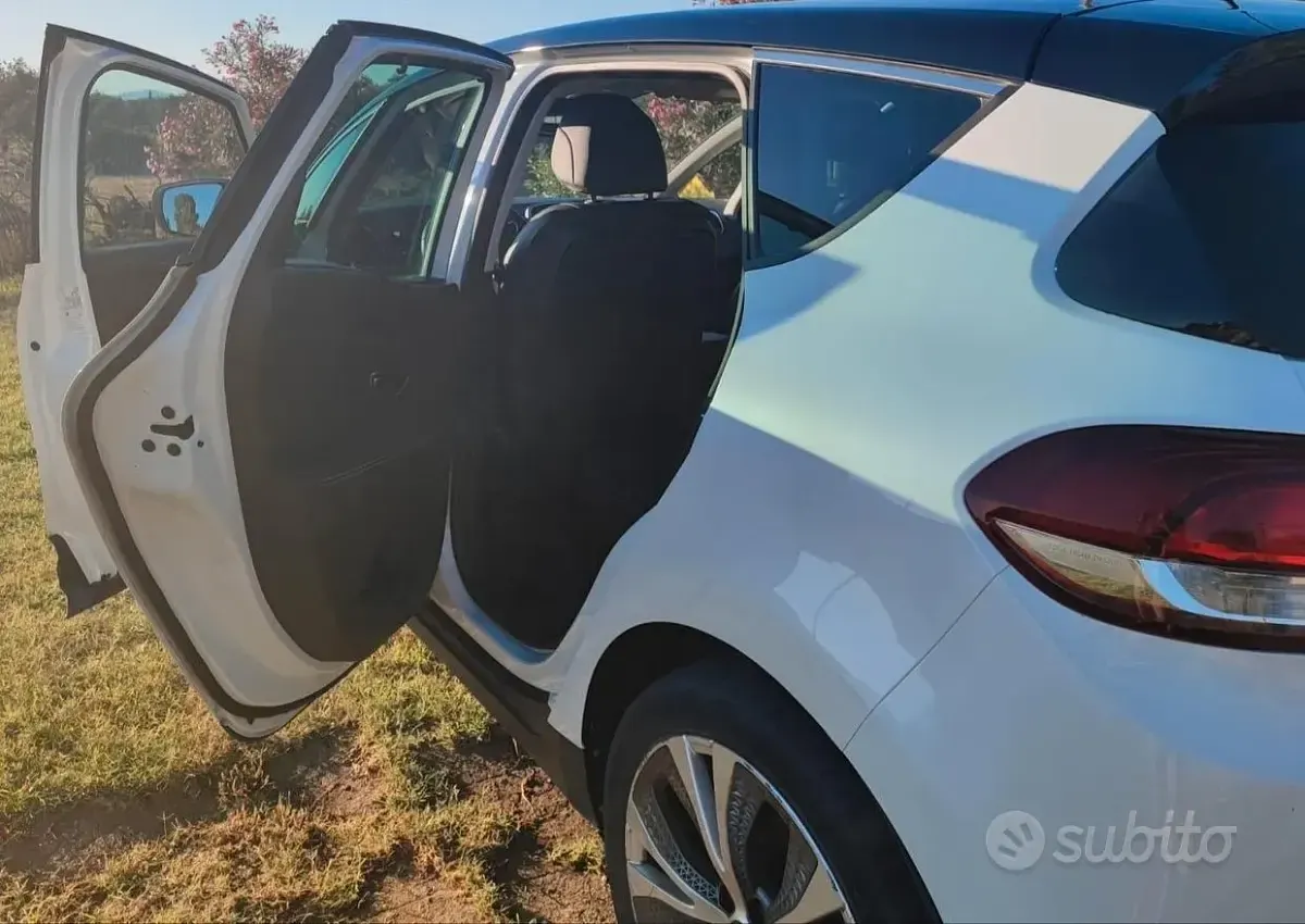 Usata Renault Scénic 131 CV (96 kW) 2018 Bianco Monovolume