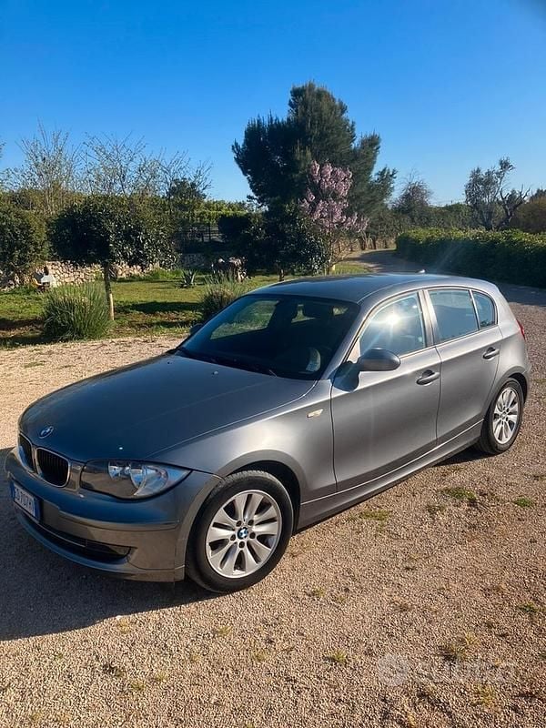 Begagnad BMW 118 2010 Halvkombi