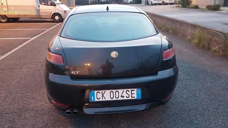 Usata Alfa Romeo GT Distinctive 150 CV (110 kW) 2004 Nero Coupé