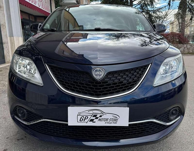 Usata Lancia Ypsilon Gold 69 CV (50 kW) 2017 Blu/azzurro Utilitaria