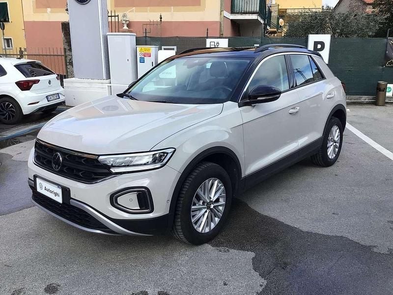 Usata VW T-Roc Life 110 CV (80 kW) 2023 Beige SUV