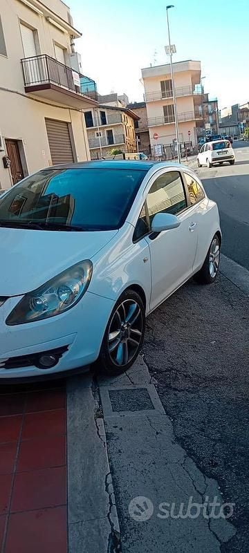 Usata Opel Corsa 69 CV (50 kW) 2010 Bianco Utilitaria