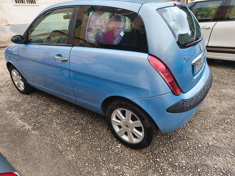 Usata Lancia Ypsilon 69 CV (50 kW) 2005 Blu Utilitaria