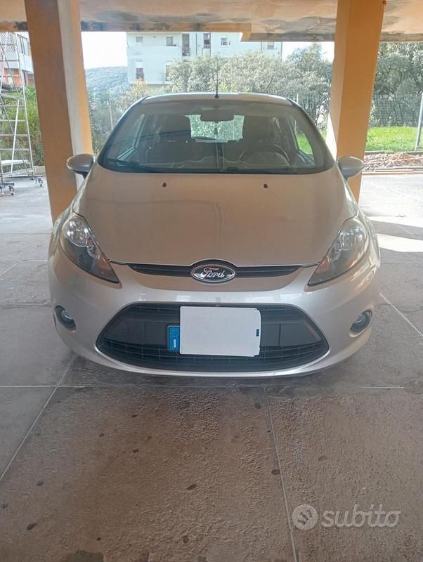 Usata Ford Fiesta 75 CV (55 kW) 2011 Grigio Berlina