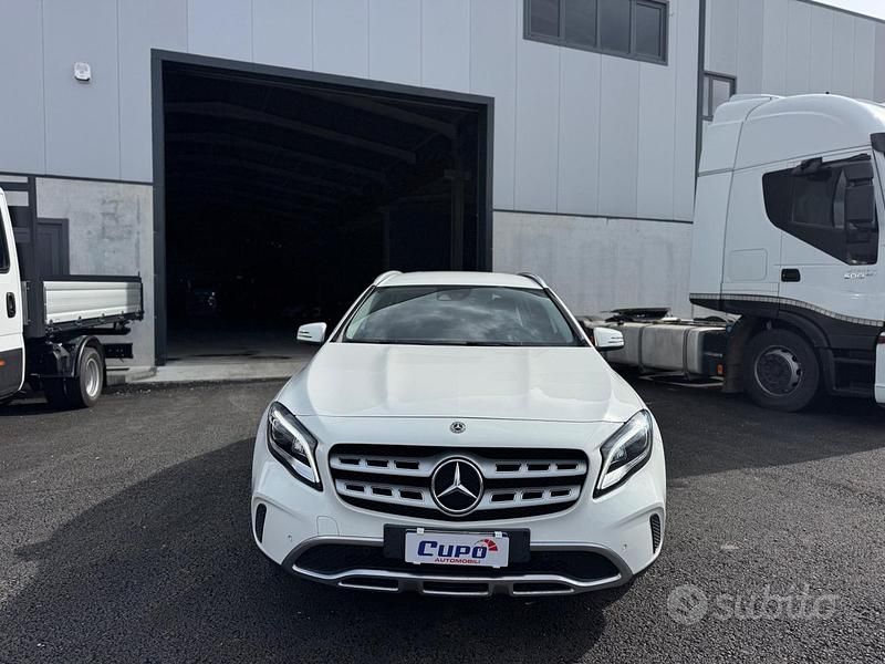 Usata Mercedes GLA200 136 CV (100 kW) 2019 Bianco SUV