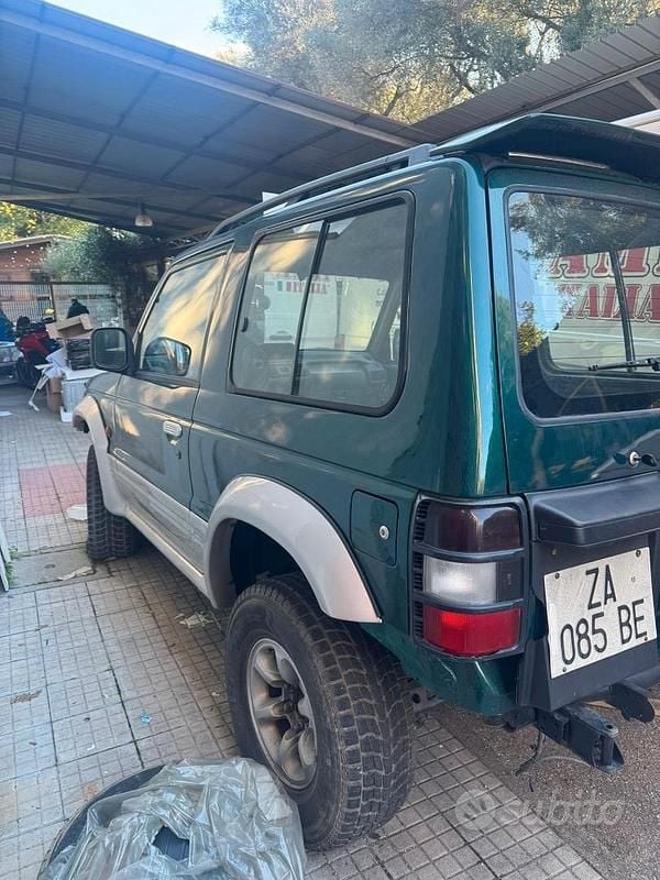 Usata Mitsubishi Pajero Top 100 CV (73 kW) 1996 Verde SUV