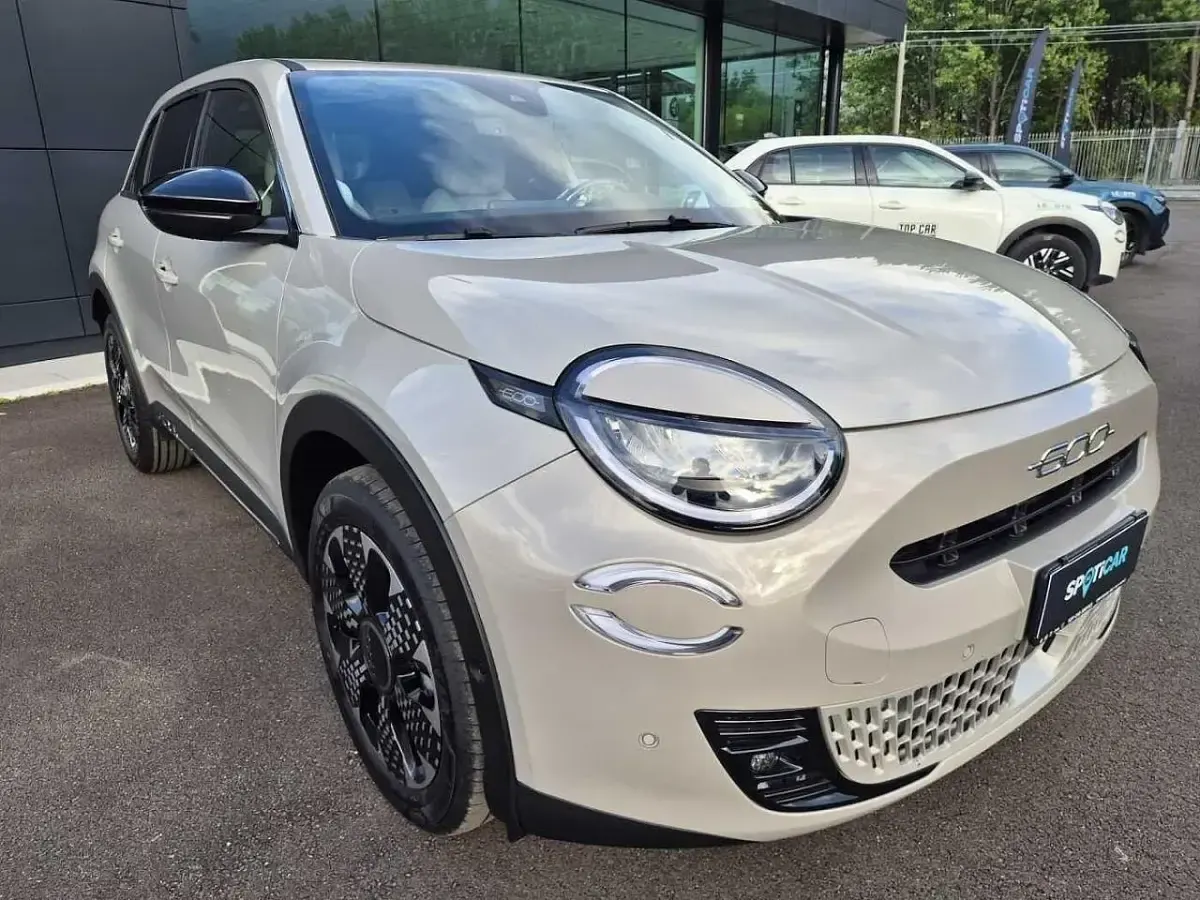 Usata Fiat 600 La Prima 101 CV (74 kW) 2025 Beige SUV