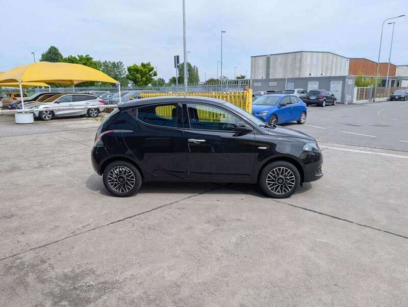 Usata Lancia Ypsilon S 69 CV (50 kW) 2024 Nero / metallizzato Utilitaria
