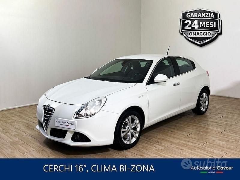 Usata Alfa Romeo Giulietta Distinctive 105 CV (77 kW) 2013 Bianco Utilitaria
