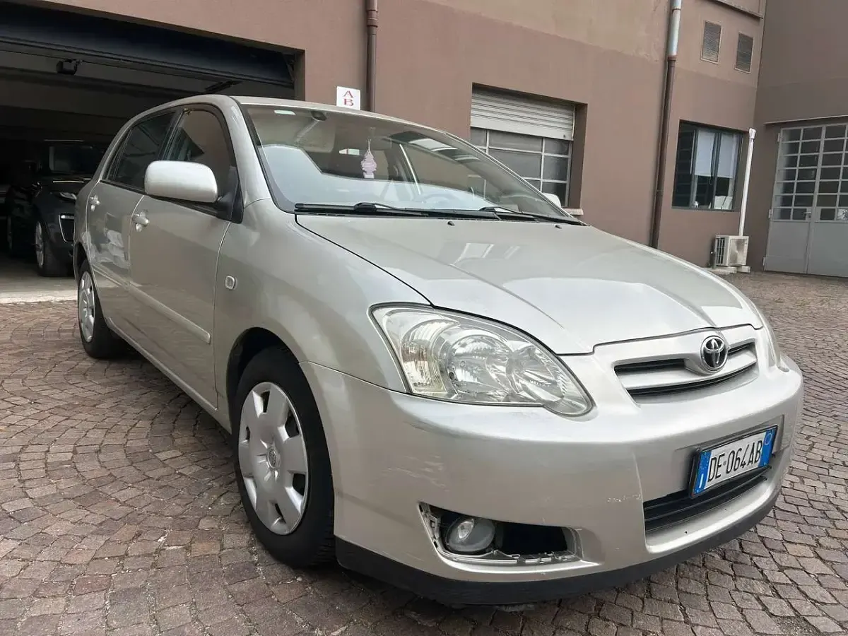 Usata Toyota Corolla 116 CV (85 kW) 2006 Grigio Berlina