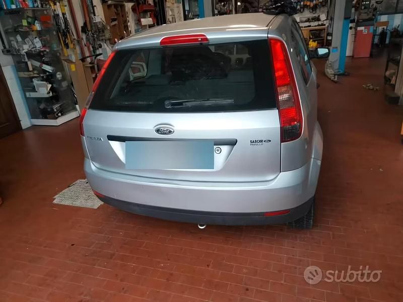 Usata Ford Fiesta 2004 Grigio Utilitaria