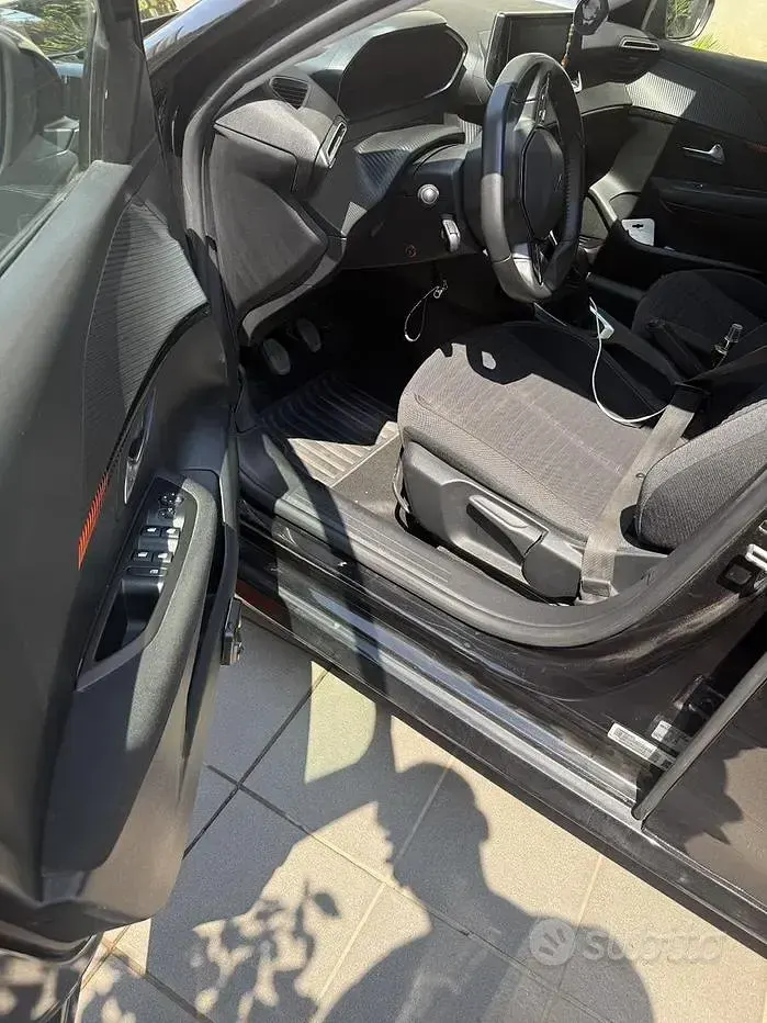 Usata Peugeot 208 75 CV (55 kW) 2022 Giallo Utilitaria