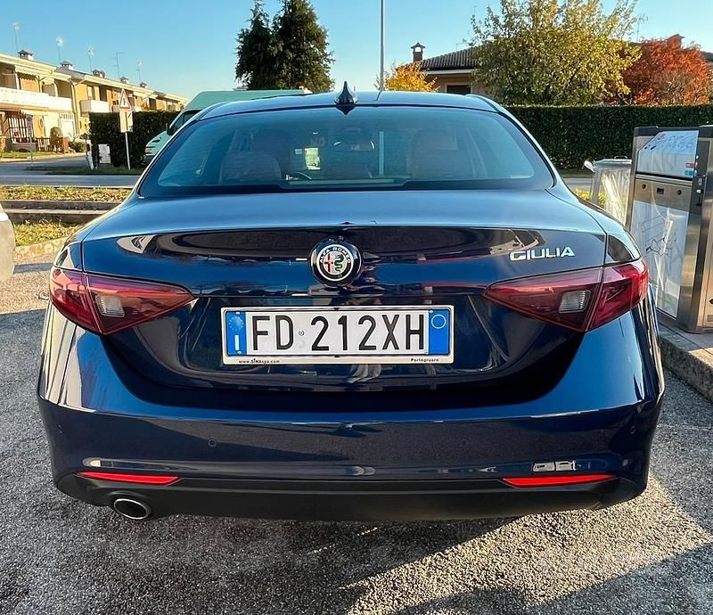 Usata Alfa Romeo Giulia Super 150 CV (110 kW) 2016 Blu Berlina