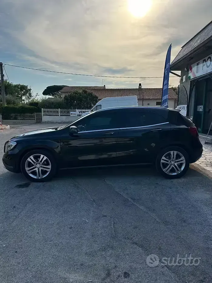 Usata Mercedes GLA200 Business 136 CV (100 kW) 2016 Nero SUV