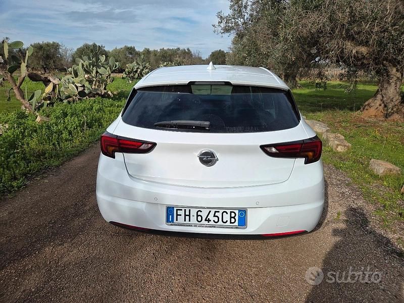 Usata Opel Astra Dynamic 136 CV (100 kW) 2017 Bianco Berlina