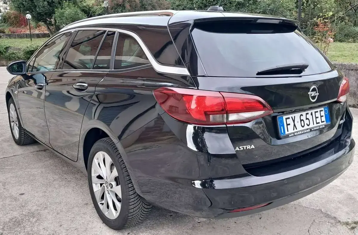 Usata Opel Astra Innovation 110 CV (80 kW) 2019 Nero Station wagon