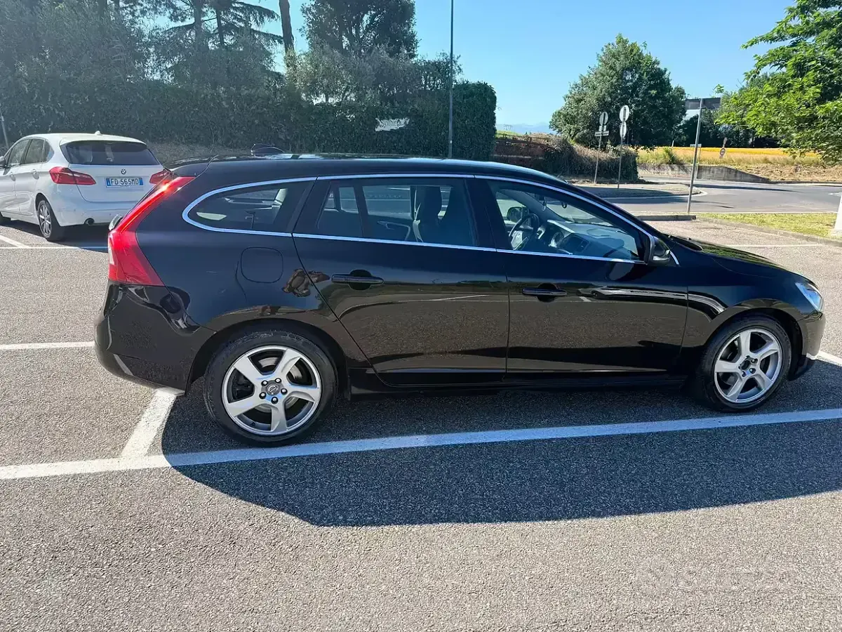 Usata Volvo V60 163 CV (119 kW) 2011 Nero Station wagon