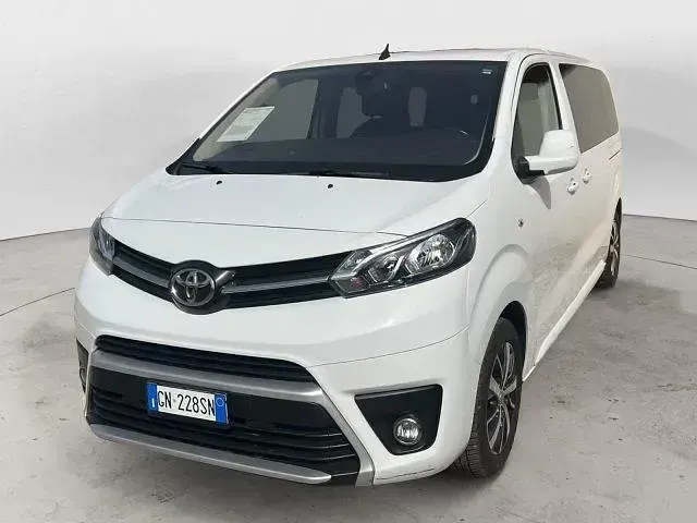 Usata Toyota Proace Verso Lounge 150 CV (110 kW) 2023 Bianco Station wagon