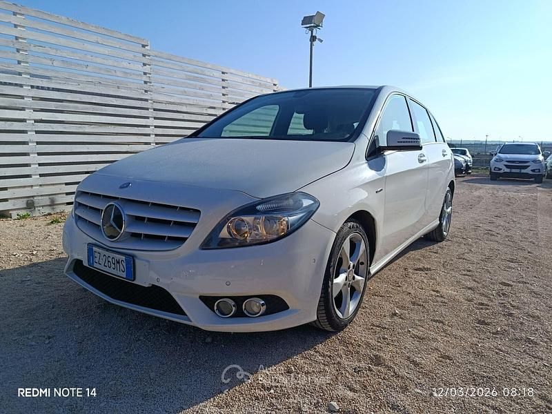 Usata Mercedes B180 Premium 109 CV (80 kW) 2012 Bianco Monovolume