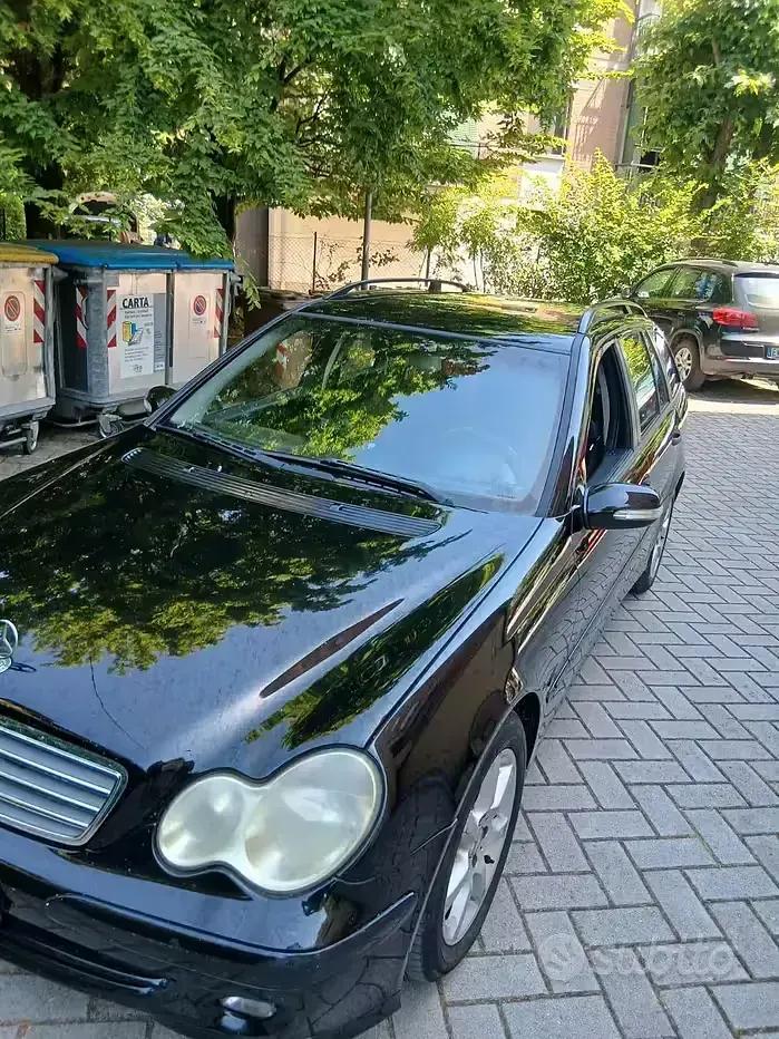 Usata Mercedes C220 150 CV (110 kW) 2005 Nero Station wagon