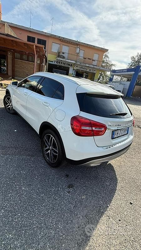Usata Mercedes GLA180 109 CV (80 kW) 2017 Bianco SUV