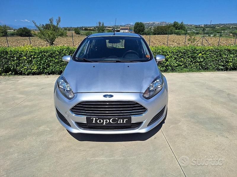 Usata Ford Fiesta 95 CV (69 kW) 2016 Grigio Utilitaria