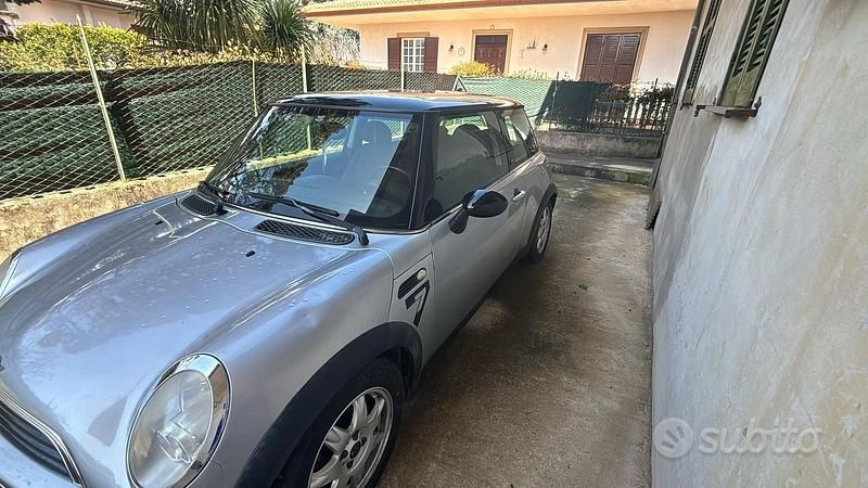 Usata Mini Cooper 116 CV (85 kW) 2004 Grigio Utilitaria