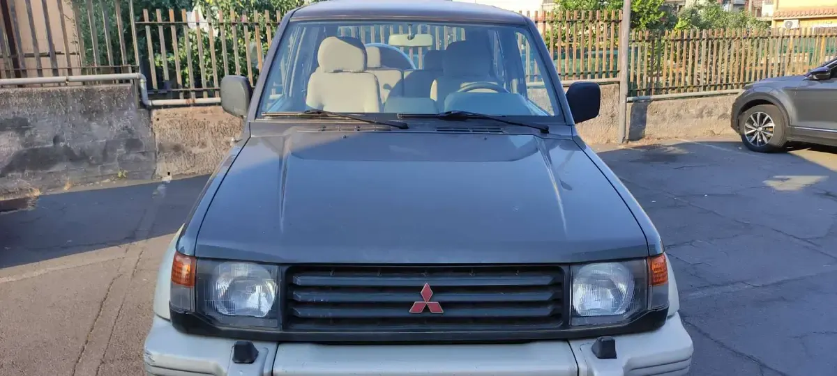 Usata Mitsubishi Pajero Top 95 CV (69 kW) 1992 Grigio SUV