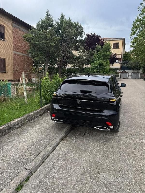 Usata Peugeot 308 Allure 130 CV (95 kW) 2022 Nero Berlina