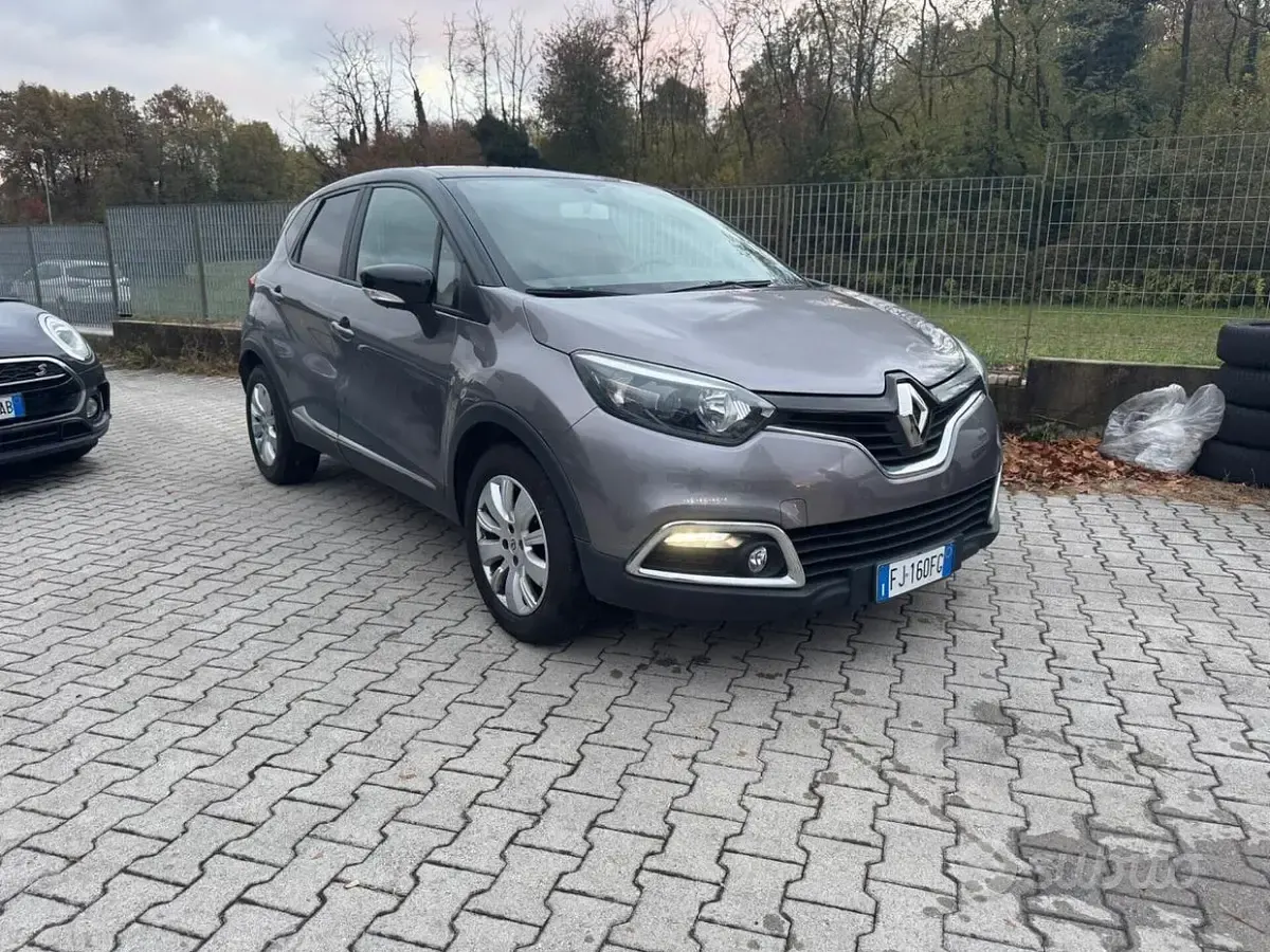 Usata Renault Captur Intens 90 CV (66 kW) 2014 Beige SUV