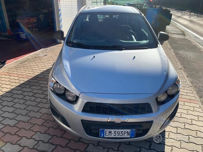 Usata Chevrolet Aveo LS 69 CV (50 kW) 2012 Argento Berlina