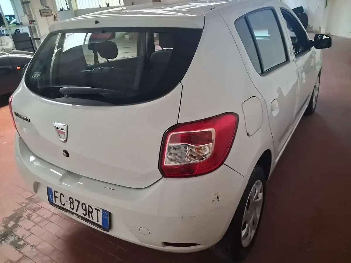 Usata Dacia Sandero Lauréate 75 CV (55 kW) 2016 Bianco Berlina