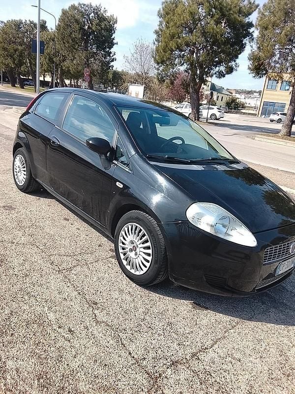 Usata Fiat Grande Punto 65 CV (47 kW) 2009 Nero Utilitaria