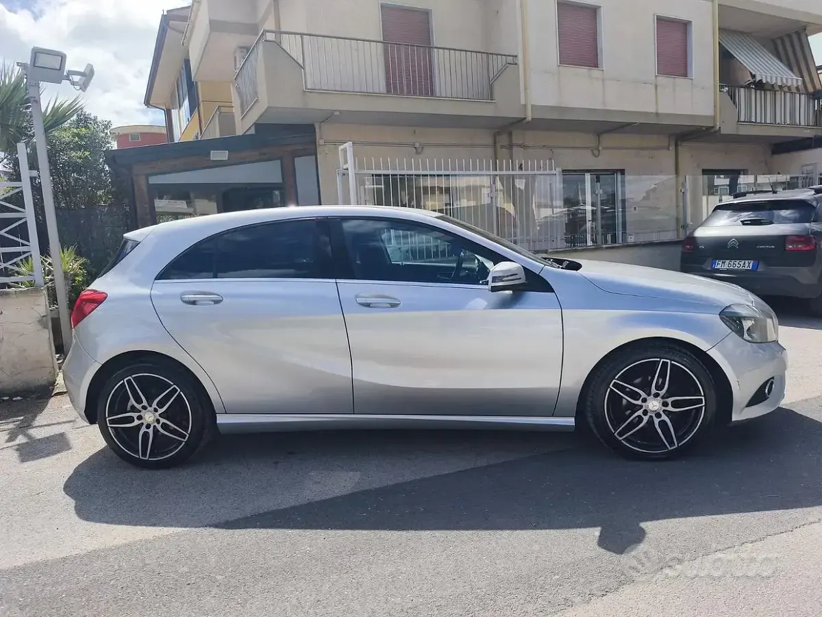 Usata Mercedes 180 110 CV (80 kW) 2013 Grigio Berlina