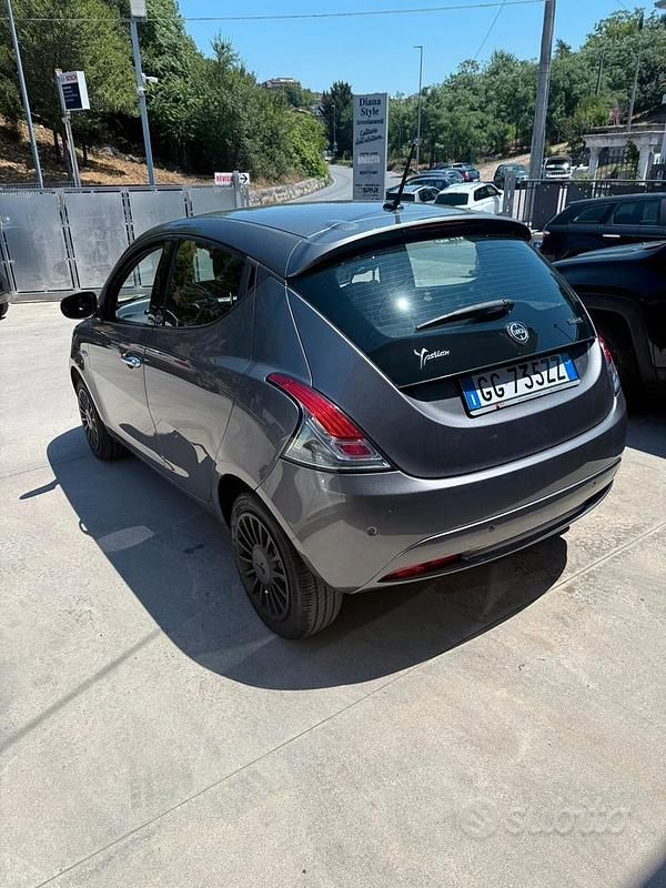 Usata Lancia Ypsilon S 69 CV (50 kW) 2021 Grigio Utilitaria