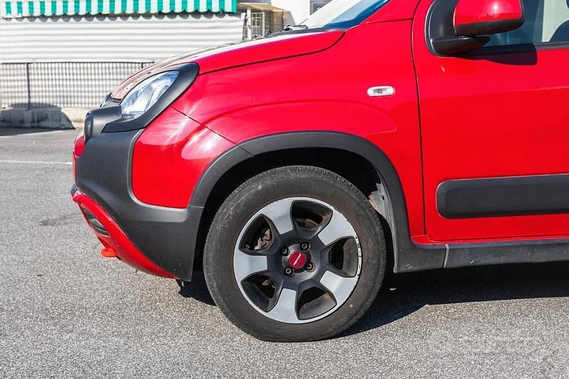 Usata Fiat Panda Cross Cross 69 CV (50 kW) 2024 Rosso Utilitaria