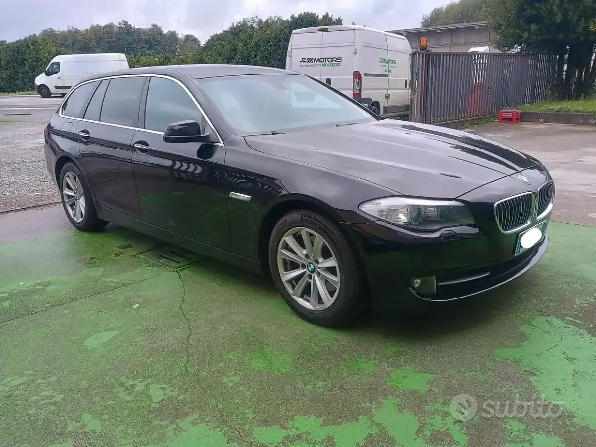 Usata BMW 520 184 CV (135 kW) 2012 Nero Berlina