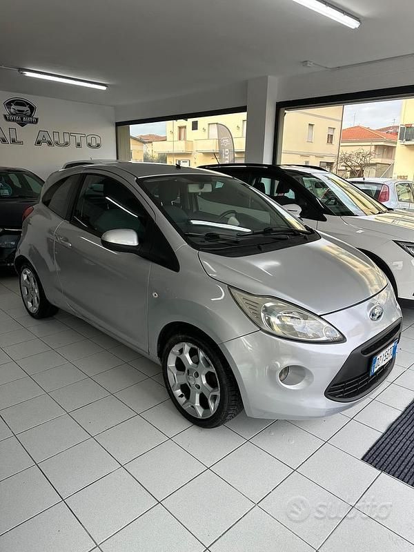 Usata Ford Ka Titanium 69 CV (50 kW) 2010 Grigio Berlina